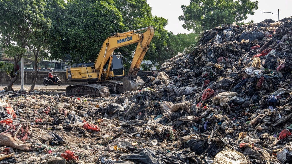 TPS Ilegal di Jakarta: Bom Waktu yang Ancam Keselamatan Warga TPS Ilegal di Jakarta: Bom Waktu yang Ancam Keselamatan Warga