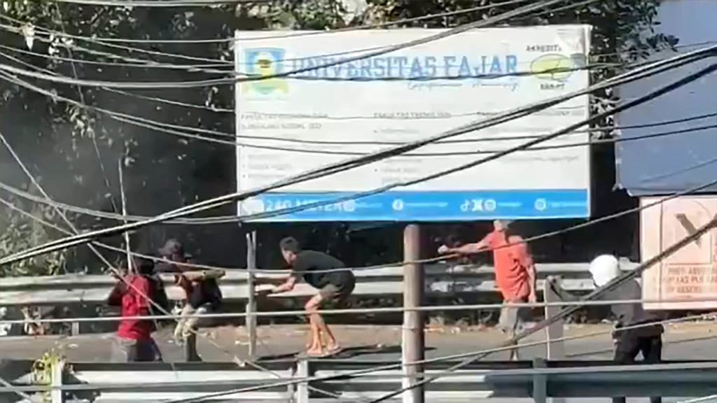 Penyebab dan Kronologi Bentrokan di Menteng Menurut Polisi Penyebab dan Kronologi Bentrokan di Menteng Menurut Polisi