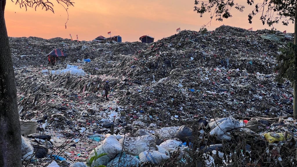 Pemprov DKI Bakal Sanksi Pembuang Sampah di TPS Liar Kramat Jati Pemprov DKI Bakal Sanksi Pembuang Sampah di TPS Liar Kramat Jati