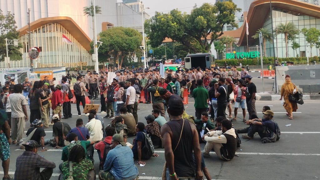 Aksi di Patung Kuda Tuntut Pengusutan Kasus HAM Intan Jaya Aksi di Patung Kuda Tuntut Pengusutan Kasus HAM Intan Jaya