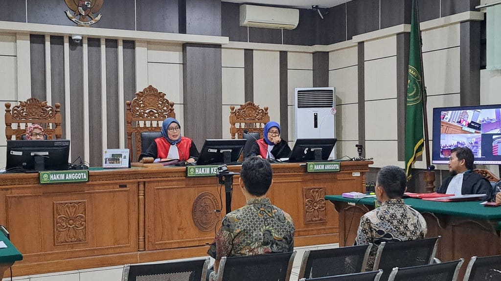 Pihak yang Membantu dan Diperas di Kasus Korupsi Bupati Cilacap Pihak yang Membantu dan Diperas di Kasus Korupsi Bupati Cilacap