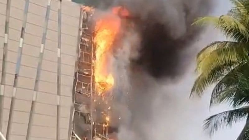Kebakaran di Hotel Pullman Diduga Dipicu Korsleting Listrik Kebakaran di Hotel Pullman Diduga Dipicu Korsleting Listrik