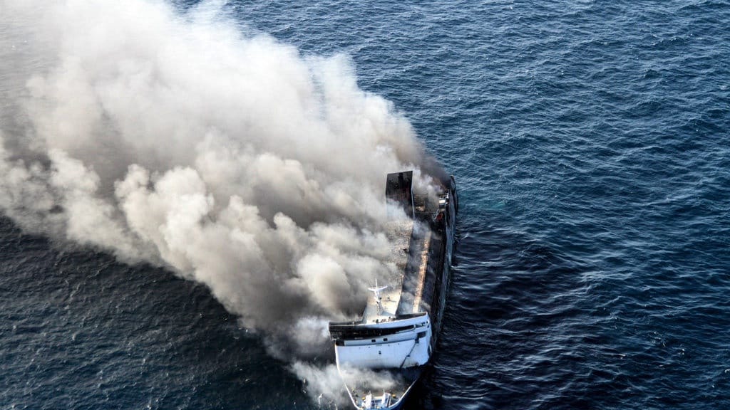 Kecelakaan Kapal & Alarm Buruknya Pengelolaan Transportasi Laut Kecelakaan Kapal & Alarm Buruknya Pengelolaan Transportasi Laut