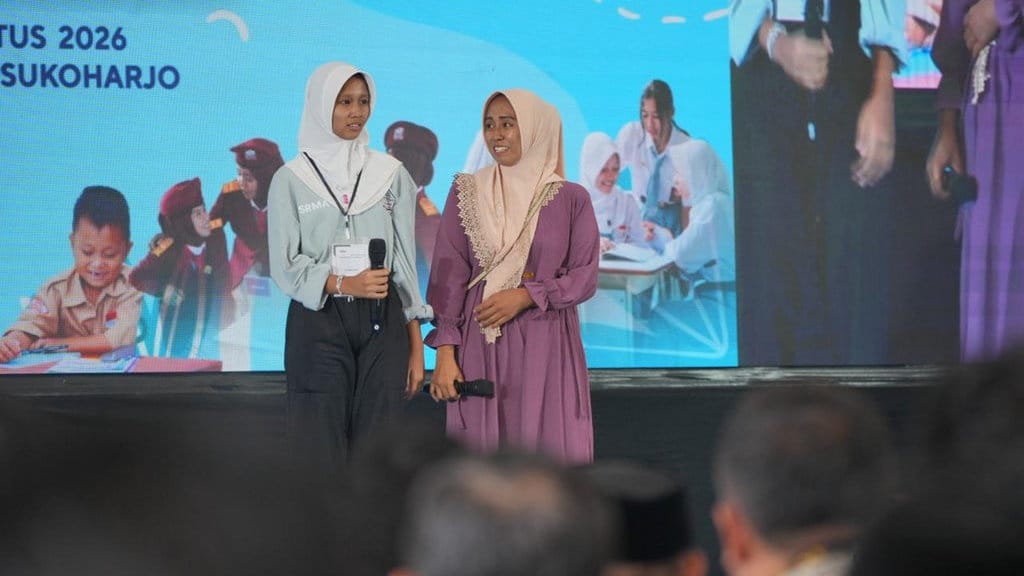 Ibu Ini Bahagia Lihat Anak Pakai Seragam Baru di Sekolah Rakyat Ibu Ini Bahagia Lihat Anak Pakai Seragam Baru di Sekolah Rakyat
