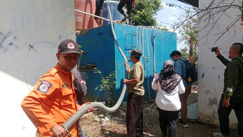 14 Ribu Warga Cirebon Terancam Krisis Air Bersih akibat Kemarau 14 Ribu Warga Cirebon Terancam Krisis Air Bersih akibat Kemarau