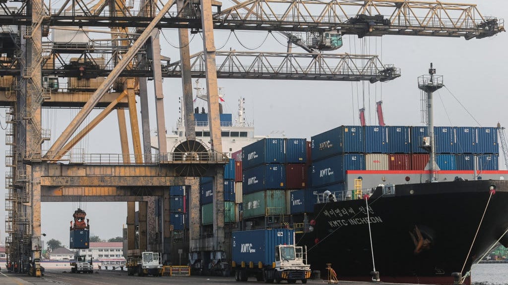 BPS Catat Neraca Perdagangan Agustus Surpus 3,55 Miliar Dolar AS BPS Catat Neraca Perdagangan Agustus Surpus 3,55 Miliar Dolar AS
