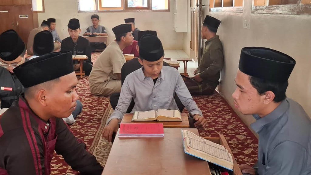 Ketika Pesantren Merawat Tradisi dan Merangkul Teknologi Ketika Pesantren Merawat Tradisi dan Merangkul Teknologi