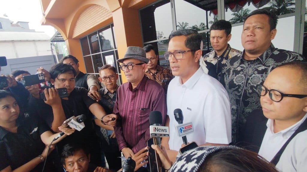 Febrie Resmi Ajukan 2 Praperadilan, Minta Status Tersangka Batal Febrie Resmi Ajukan 2 Praperadilan, Minta Status Tersangka Batal