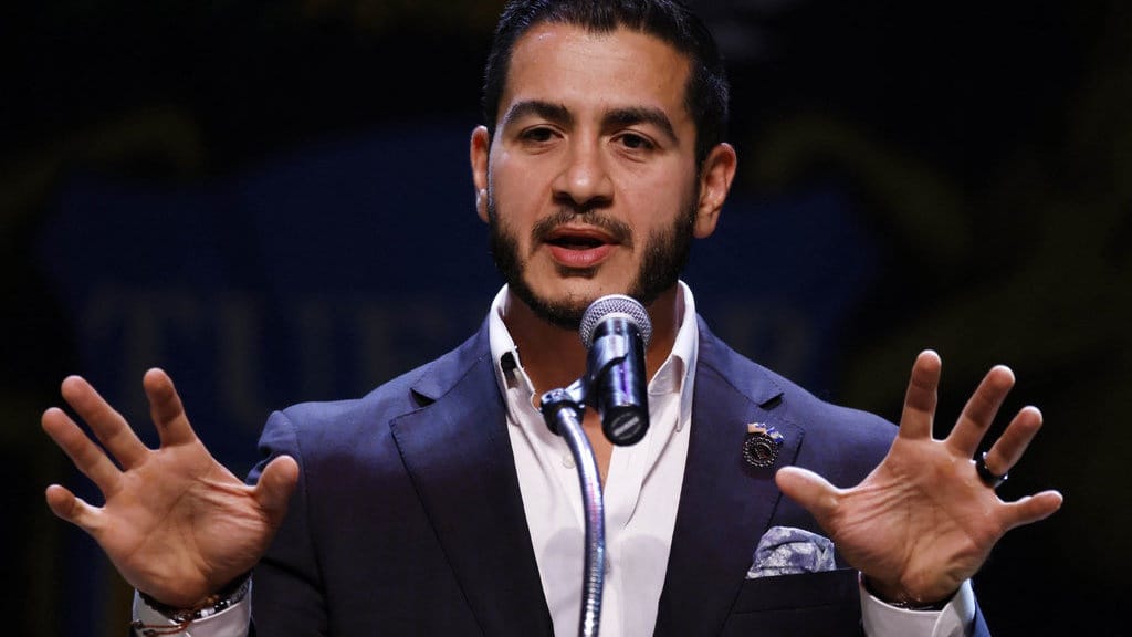 Profil Abdul El-Sayed Politikus Muslim AS yang Dikritik Trump Profil Abdul El-Sayed Politikus Muslim AS yang Dikritik Trump