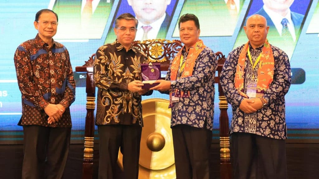 Menaker: Dunia Kerja Berubah, Kompetensi Sarjana Perlu Diperkuat Menaker: Dunia Kerja Berubah, Kompetensi Sarjana Perlu Diperkuat