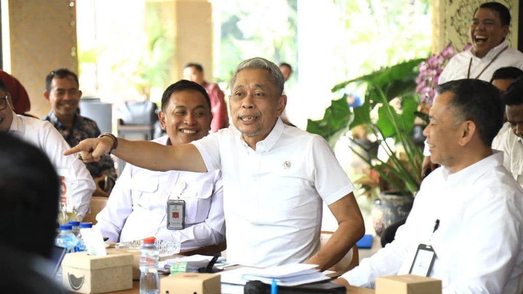 Wamensos Tinjau Progres Sekolah Rakyat di Tiga Daerah Wamensos Tinjau Progres Sekolah Rakyat di Tiga Daerah