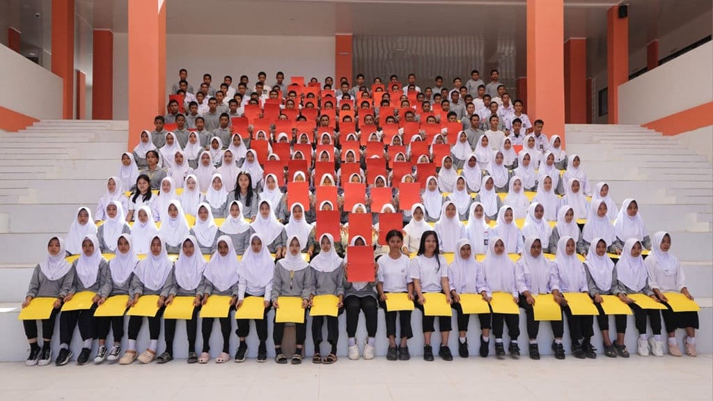 Paper Mob Siswa Sekolah Rakyat Sulsel Sambut Kedatangan Gus Ipul Paper Mob Siswa Sekolah Rakyat Sulsel Sambut Kedatangan Gus Ipul
