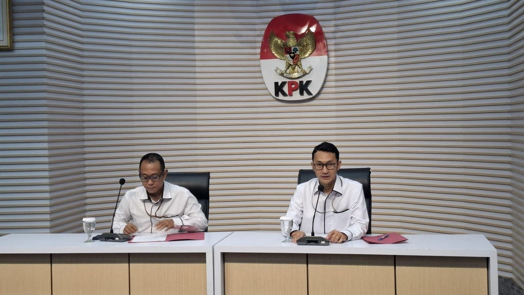 KPK Tahan 4 Tersangka Kasus Bank BJB, Rugikan Negara Rp223,6 M KPK Tahan 4 Tersangka Kasus Bank BJB, Rugikan Negara Rp223,6 M