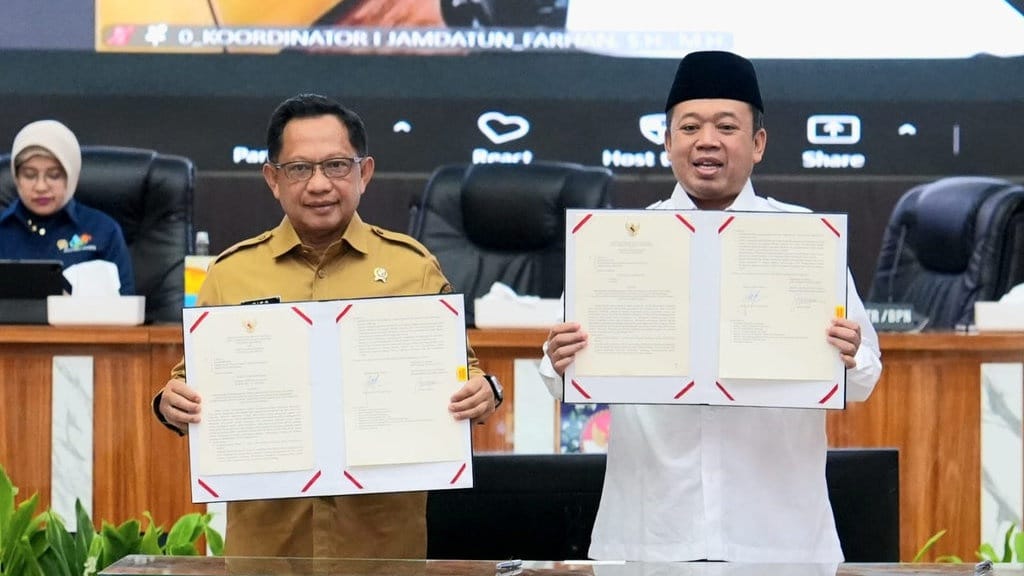 Mendagri dan Menteri ATR Teken SEB untuk Percepat Layanan BPHTB Mendagri dan Menteri ATR Teken SEB untuk Percepat Layanan BPHTB