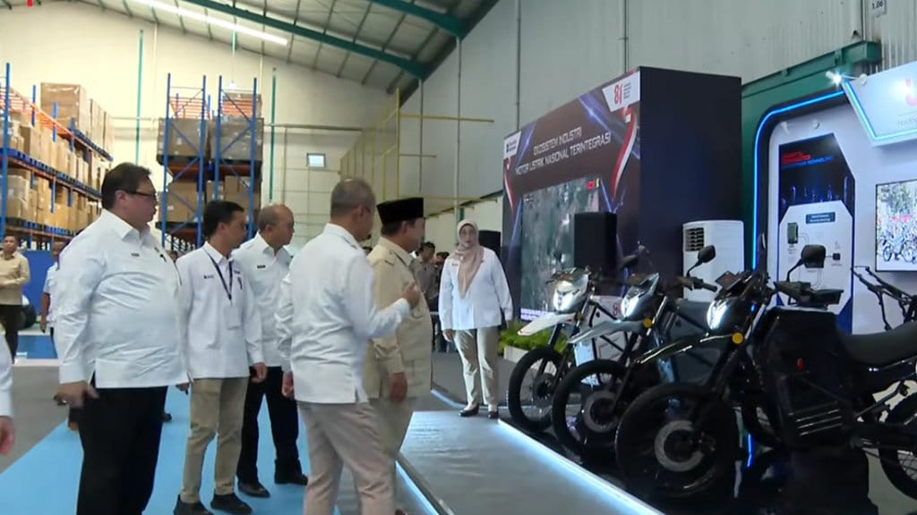 Prabowo Janjikan Motor Listrik Tanpa DP & Bunga Cicilan Murah Prabowo Janjikan Motor Listrik Tanpa DP & Bunga Cicilan Murah