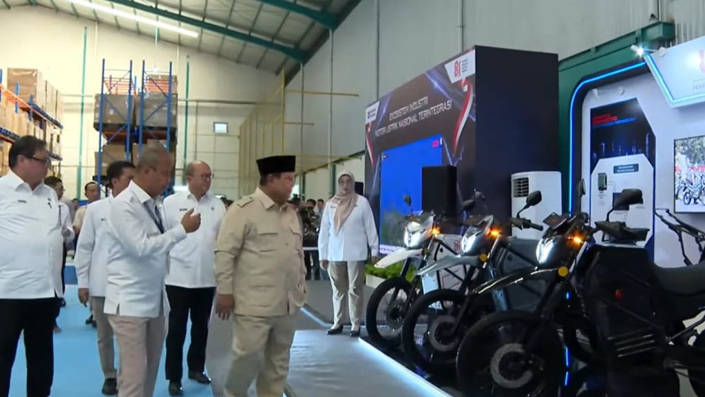 Prabowo Warning yang Masih Pakai BBM Segera ke Kendaraan Listrik Prabowo Warning yang Masih Pakai BBM Segera ke Kendaraan Listrik