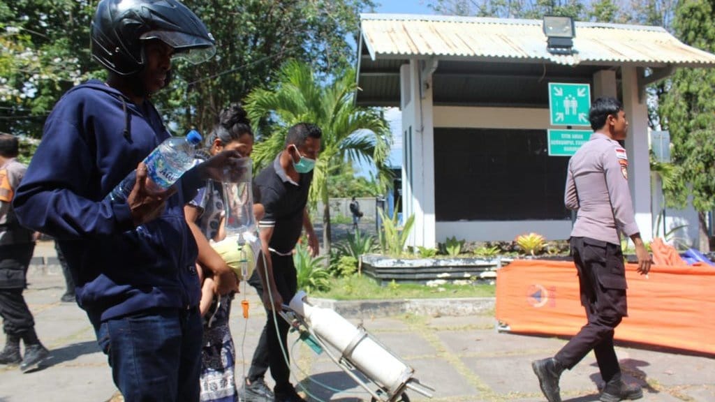 Cerita Warga Saat Gempa Bumi di Sikka NTT: Dua Orang Meninggal Cerita Warga Saat Gempa Bumi di Sikka NTT: Dua Orang Meninggal