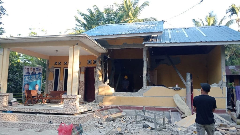 Gempa Guncang NTT, Kemensos Gercep Salurkan Bantuan Rp4,5 Miliar Gempa Guncang NTT, Kemensos Gercep Salurkan Bantuan Rp4,5 Miliar