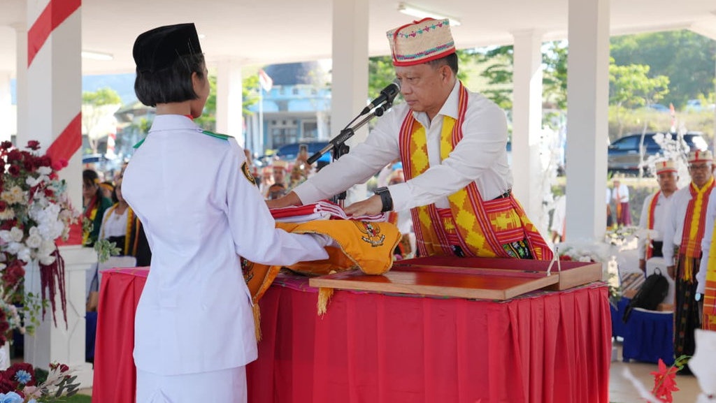 Mendagri di Tengah Gempa Flores: Negara Tak Tinggal Diam Mendagri di Tengah Gempa Flores: Negara Tak Tinggal Diam