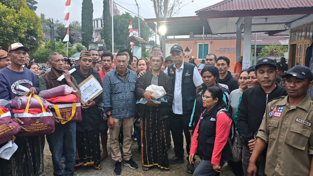 Kemensos Salurkan Santunan bagi Ahli Waris Korban Gempa di NTT Kemensos Salurkan Santunan bagi Ahli Waris Korban Gempa di NTT