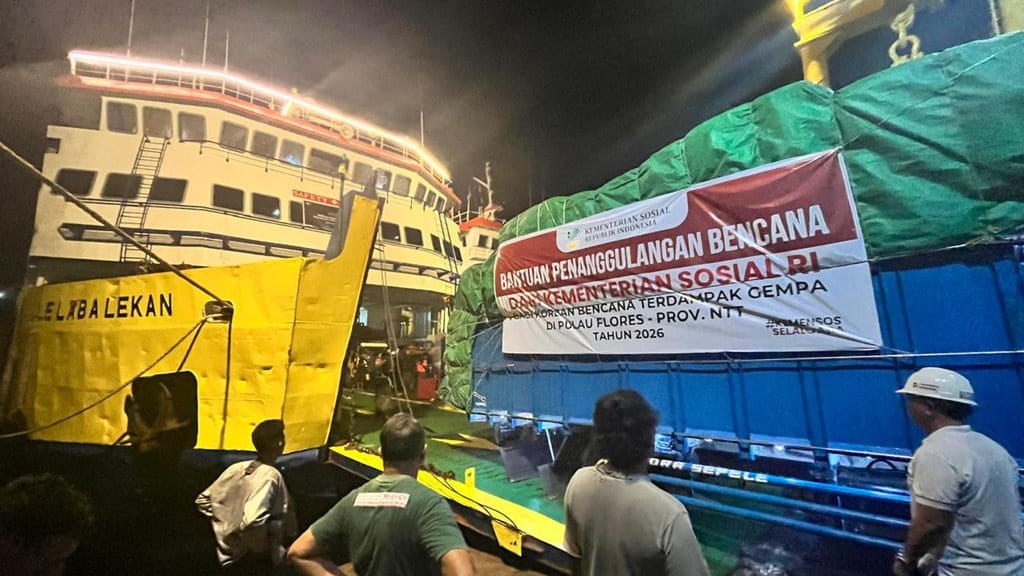 Kemensos Kirim Bantuan Gempa Flores Lewat Jalur Laut Kemensos Kirim Bantuan Gempa Flores Lewat Jalur Laut