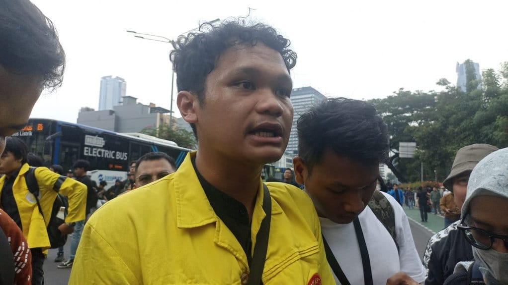 Massa UI Dihalangi, Kopaja Tiba-Tiba Batal Angkut ke Bundaran HI Massa UI Dihalangi, Kopaja Tiba-Tiba Batal Angkut ke Bundaran HI