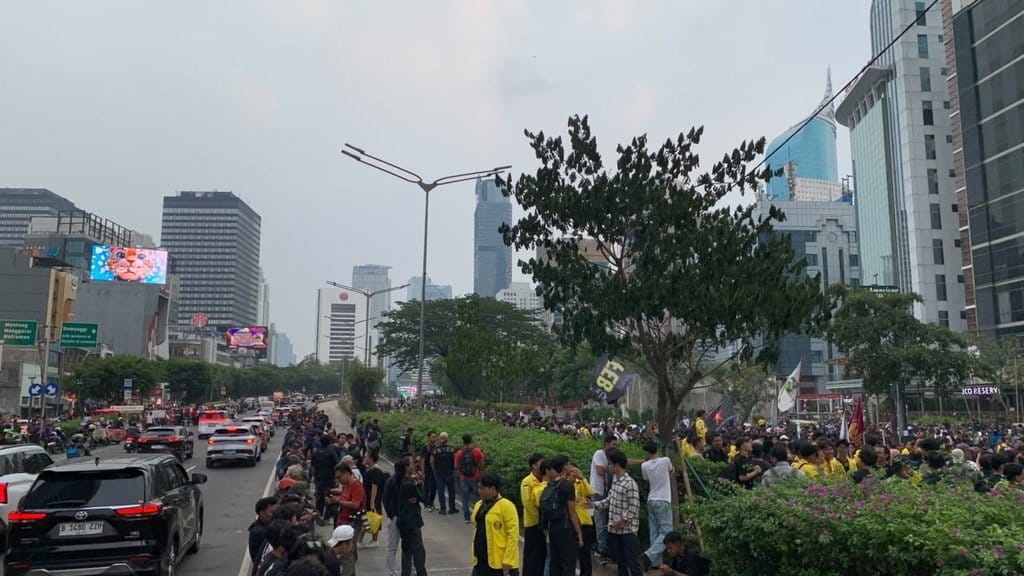 Ada Demonstrasi, Arus Lalin Bundaran HI ke Arah Thamrin Ditutup Ada Demonstrasi, Arus Lalin Bundaran HI ke Arah Thamrin Ditutup