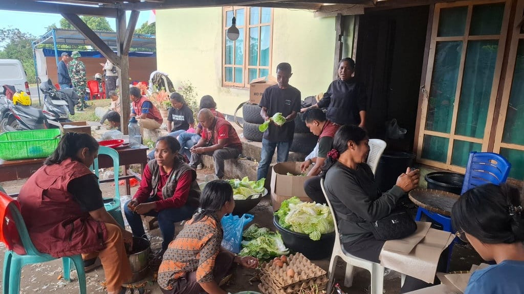 Kemensos Buka 3 Dapur Umum untuk Korban Gempa di Manggarai Timur Kemensos Buka 3 Dapur Umum untuk Korban Gempa di Manggarai Timur
