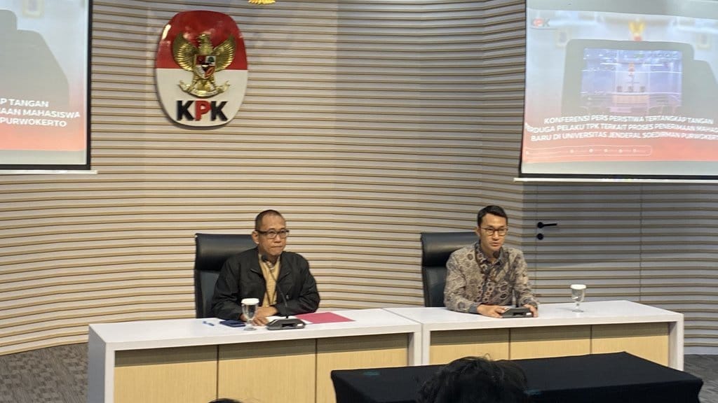 Rektor dan Warek Unsoed Jadi Tersangka Suap Maba Kedokteran Rektor dan Warek Unsoed Jadi Tersangka Suap Maba Kedokteran