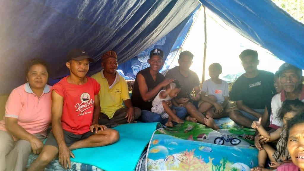 Derita Korban Gempa NTT di Tenda Gelap Tanpa Uluran Pemerintah Derita Korban Gempa NTT di Tenda Gelap Tanpa Uluran Pemerintah