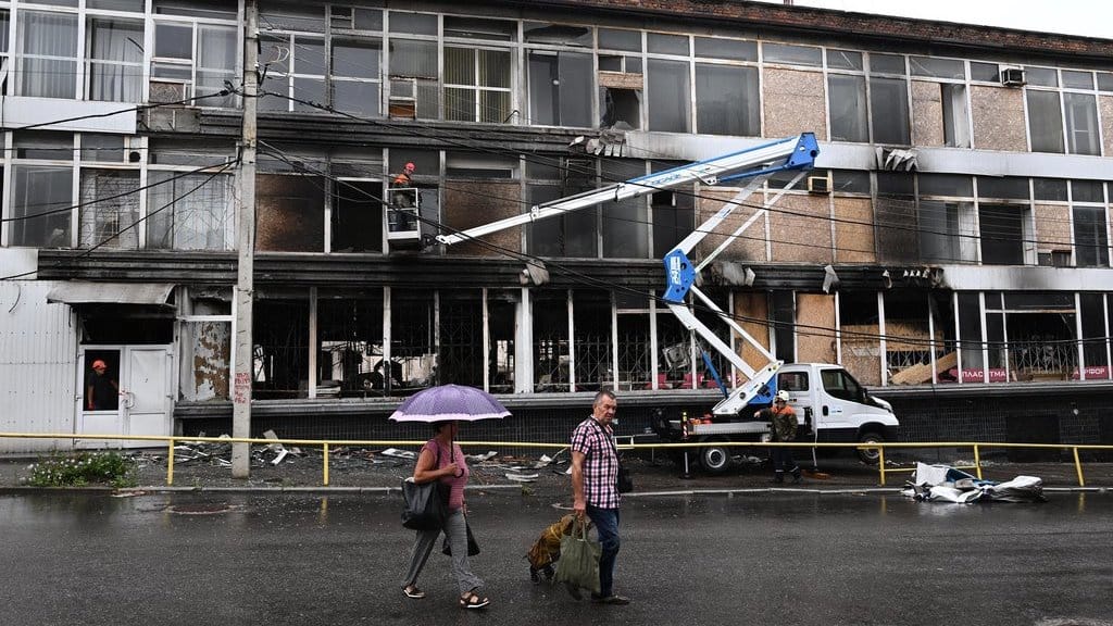 Serangan Drone Rusia di Mall Ukraina Tewaskan 16 Orang Serangan Drone Rusia di Mall Ukraina Tewaskan 16 Orang