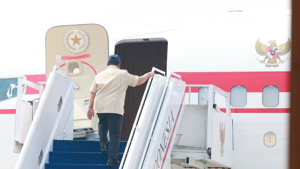 Terbang ke Kalimantan, Prabowo Pimpin Rapat Penanganan Karhutla Terbang ke Kalimantan, Prabowo Pimpin Rapat Penanganan Karhutla