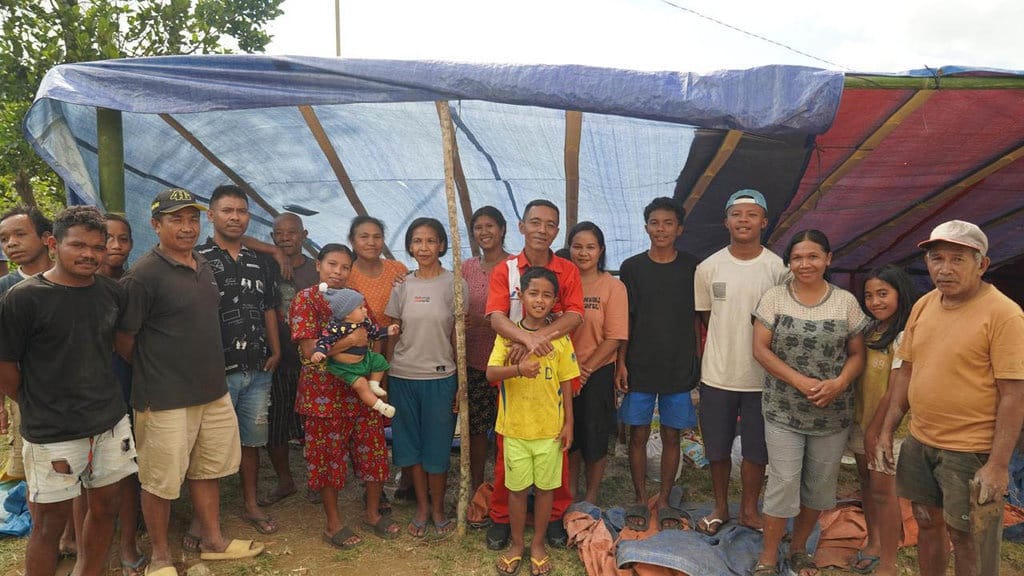 Kisah Korban Gempa NTT yang Tetap Penuhi Kebutuhan Energi Warga Kisah Korban Gempa NTT yang Tetap Penuhi Kebutuhan Energi Warga