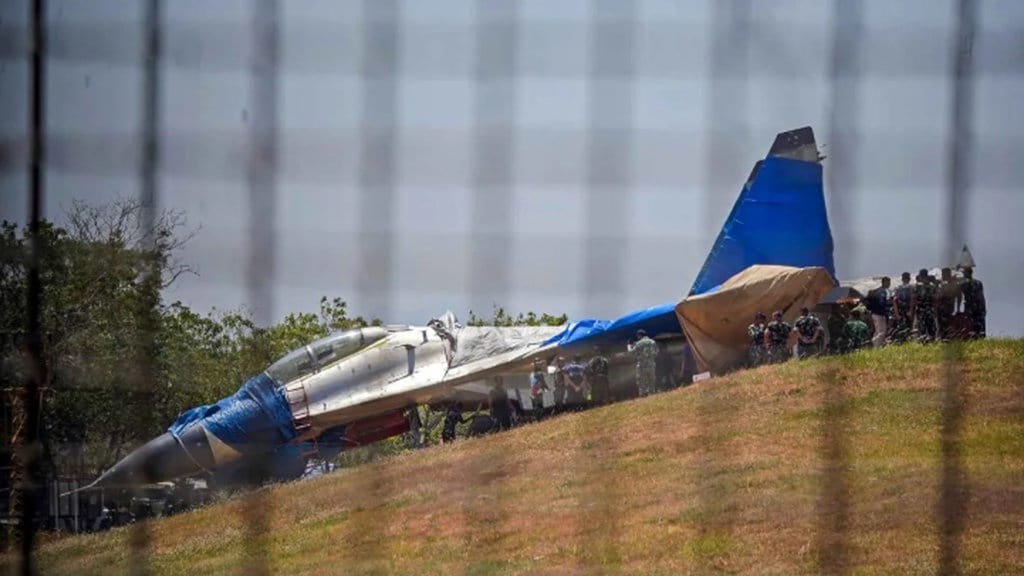 Pesawat Sukhoi TNI AU Tergelincir di Lanud Hasanuddin, Awak Aman Pesawat Sukhoi TNI AU Tergelincir di Lanud Hasanuddin, Awak Aman
