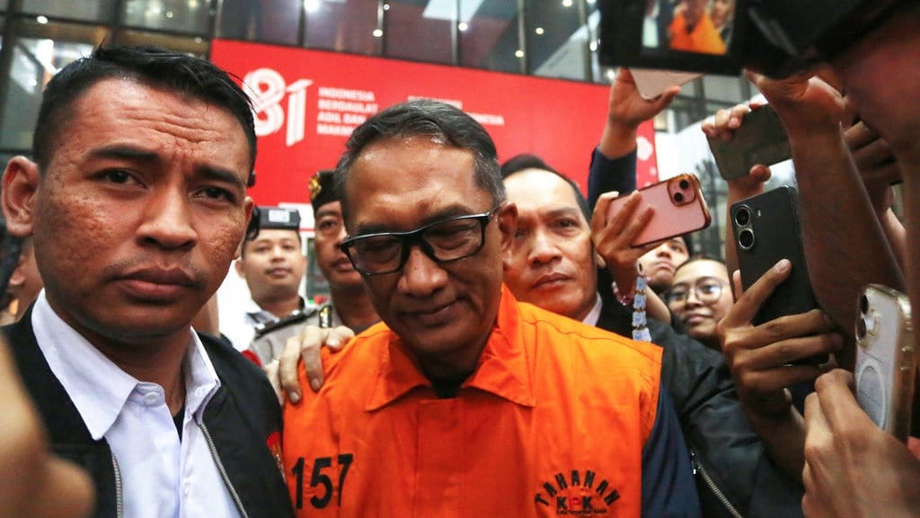 Pejabat DJBC Gatot Ngaku Terima Uang Rp3,25 M dari Bos Blueray Pejabat DJBC Gatot Ngaku Terima Uang Rp3,25 M dari Bos Blueray