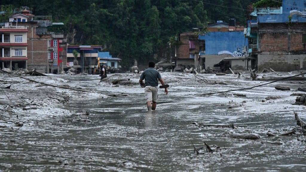 Penyebab Banjir Bandang di Nepal hingga Ratusan Orang Hilang Penyebab Banjir Bandang di Nepal hingga Ratusan Orang Hilang