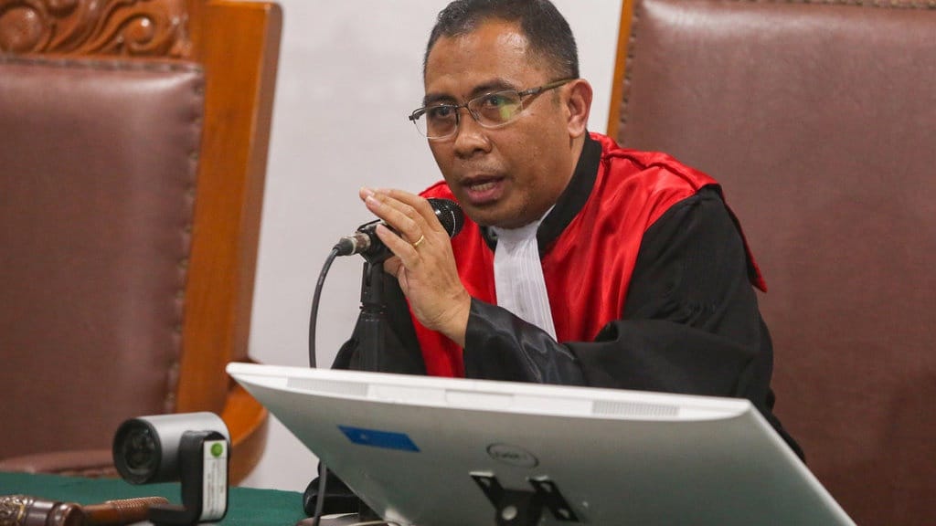 Hakim Ungkap Tan Kian Setor Uang Rp40 M ke Eks Jampidsus Febrie Hakim Ungkap Tan Kian Setor Uang Rp40 M ke Eks Jampidsus Febrie