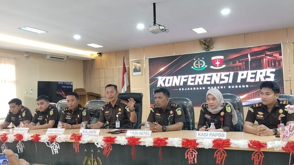 Kejari Subang Geledah Gudang Pupuk Usut Mafia Pupuk Subsidi Kejari Subang Geledah Gudang Pupuk Usut Mafia Pupuk Subsidi