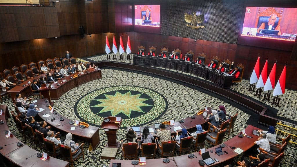 MK Hapus Pasal Penghinaan Pemerintah & Lembaga Negara di KUHP MK Hapus Pasal Penghinaan Pemerintah & Lembaga Negara di KUHP