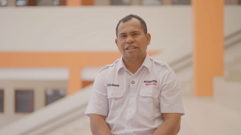 Pak Sule, Penulis Buku Produktif yang Mengabdi di Sekolah Rakyat Pak Sule, Penulis Buku Produktif yang Mengabdi di Sekolah Rakyat