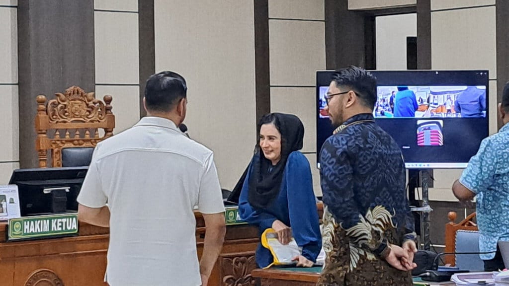 Keterlibatan dan Bantahan Suami-Anak di Kasus Eks Bupati Fadia Keterlibatan dan Bantahan Suami-Anak di Kasus Eks Bupati Fadia
