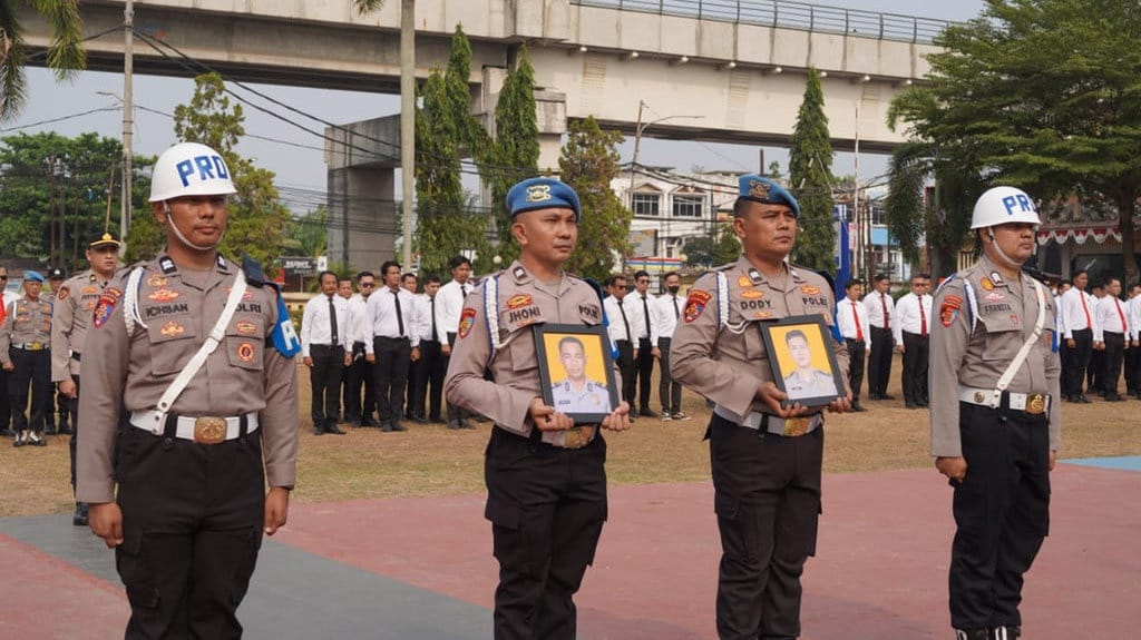 2 Polisi di Palembang Dipecat Akibat Narkoba dan Aniaya Pacar 2 Polisi di Palembang Dipecat Akibat Narkoba dan Aniaya Pacar