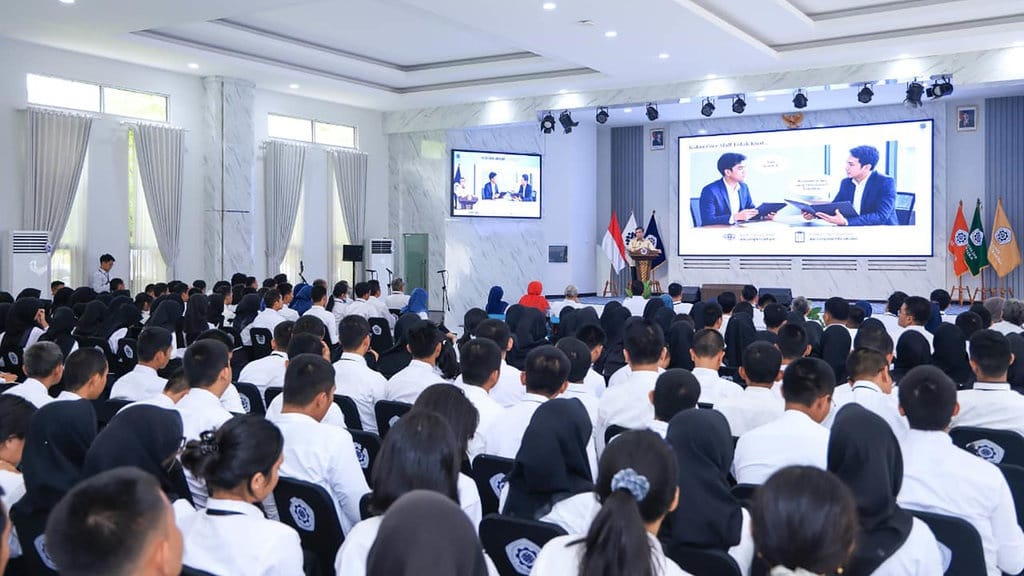 Menaker Dorong Polteknaker Cetak Talenta Adaptif Hadapi Era AI Menaker Dorong Polteknaker Cetak Talenta Adaptif Hadapi Era AI