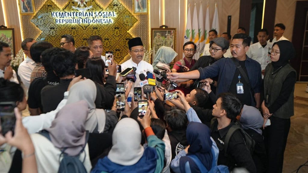 Gus Ipul Ajak Warga Aktif Perbaiki Data Penerima Bansos Gus Ipul Ajak Warga Aktif Perbaiki Data Penerima Bansos