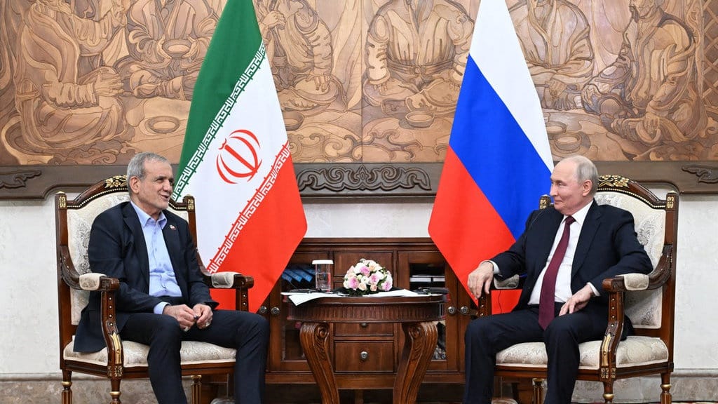 Presiden Rusia dan Iran Bertemu, Putin Nyatakan Dukung Teheran Presiden Rusia dan Iran Bertemu, Putin Nyatakan Dukung Teheran