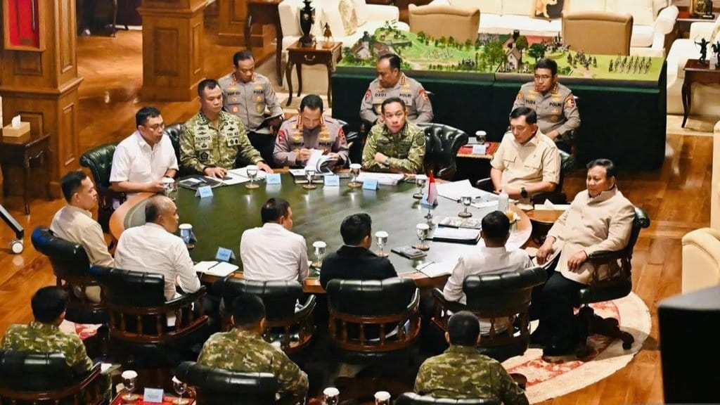 Prabowo Bahas Karhutla hingga Nasib Kampung Nelayan di Hambalang Prabowo Bahas Karhutla hingga Nasib Kampung Nelayan di Hambalang