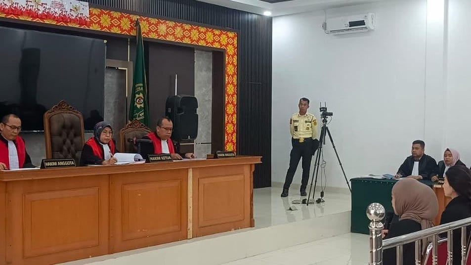 Sidang Korupsi Smart Board: Bupati Muara Enim Dapat Fee Rp3,3 M Sidang Korupsi Smart Board: Bupati Muara Enim Dapat Fee Rp3,3 M