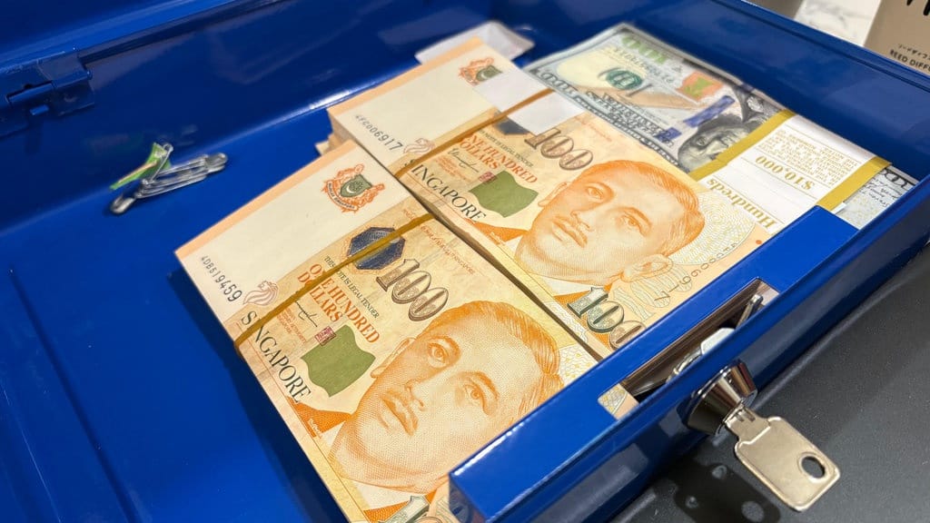 Duit, Mobil hingga Jam Rolex Disita dari 3 Tersangka Korupsi MBG Duit, Mobil hingga Jam Rolex Disita dari 3 Tersangka Korupsi MBG