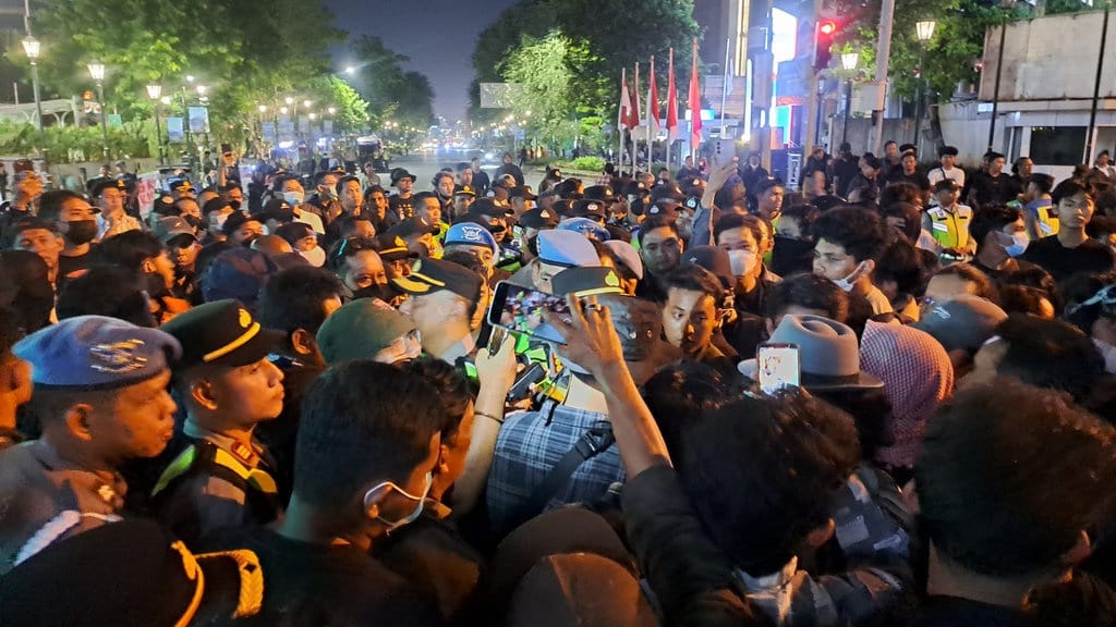 Beda Narasi Mahasiswa vs Polisi soal Cairan Merica di Demo Jogja Beda Narasi Mahasiswa vs Polisi soal Cairan Merica di Demo Jogja