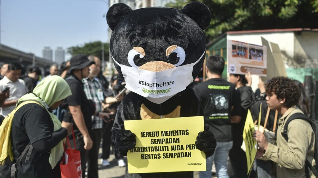 Rakyat Malaysia Demo di KBRI Protes Soal Karhutla dan Kabut Asap Rakyat Malaysia Demo di KBRI Protes Soal Karhutla dan Kabut Asap
